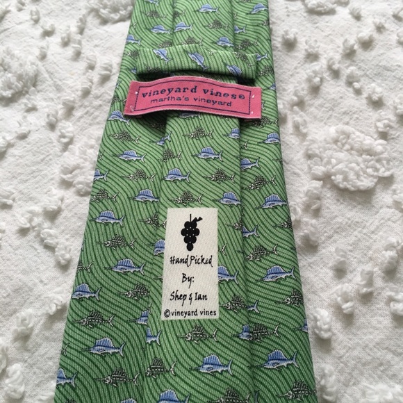 Vineyard Vines tie - Picture 3 of 4
